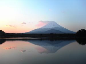 fuji-lake-japan-mist-mountain-sunrise-water-hd--wallpaper-thumb
